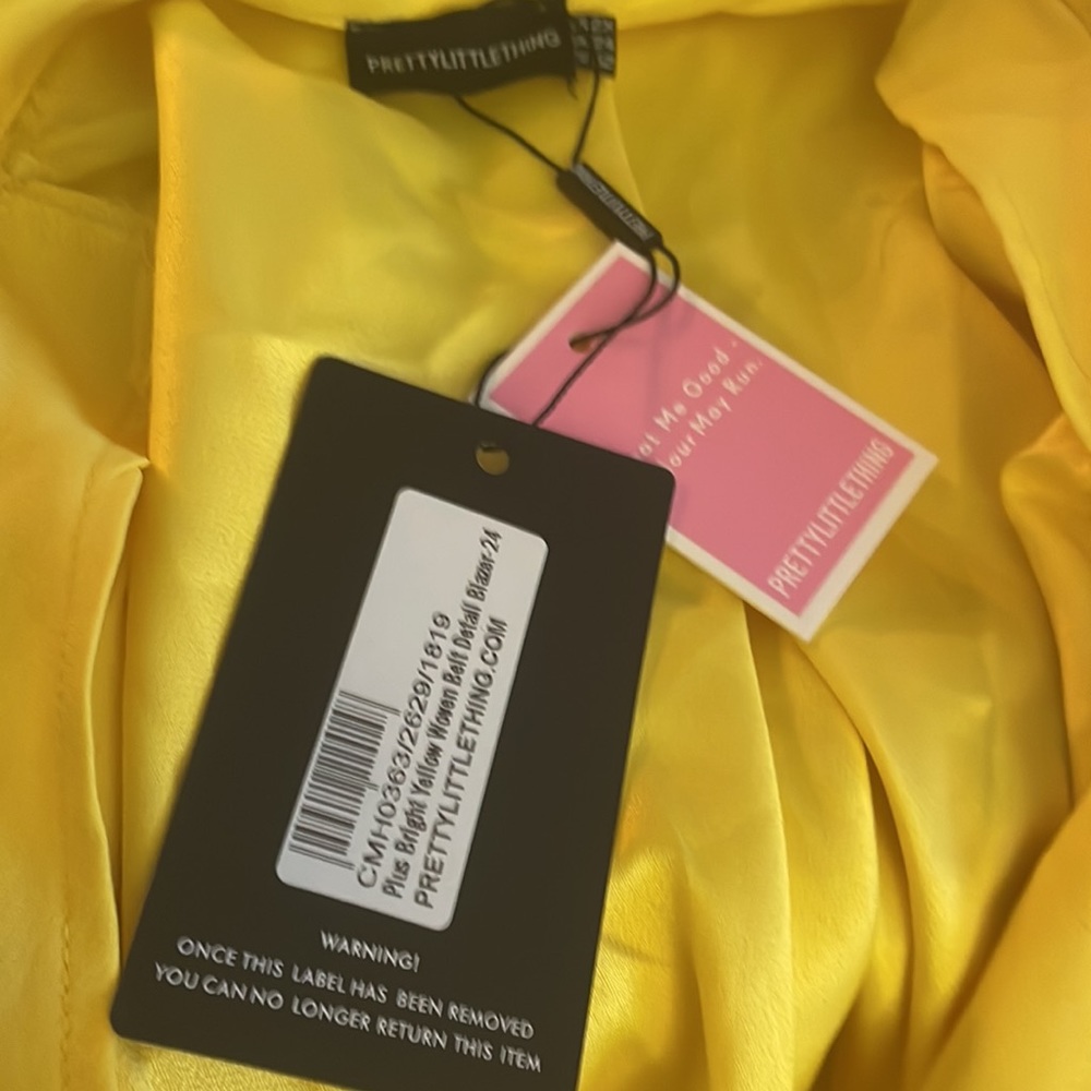 Pretty little thing yellow jacket with belt - Picture 3 of 3